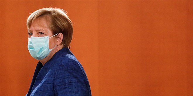 Merkel: BioNTech'i eletirmek iin bir sebep grmyorum