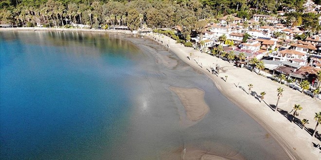 Muğla'da deniz suyu 20 metre çekildi