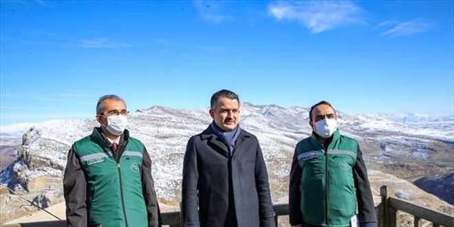 Bakan Pakdemirli, Diyarbakır'ın 'çılgın projesi'nde incelemelerde bulundu