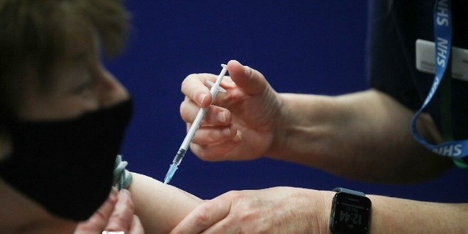 Pfizer-BioNTech'ten sonra AstraZeneca da aşıyı yetiştiremiyor