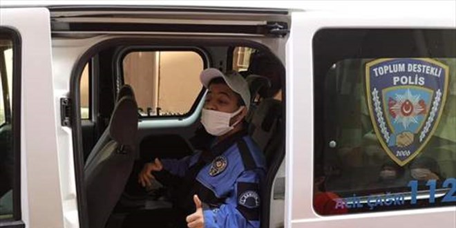 Samsun'da annesi CMER'e yazan engelli ocuu ok sevdii polisler ziyaret etti