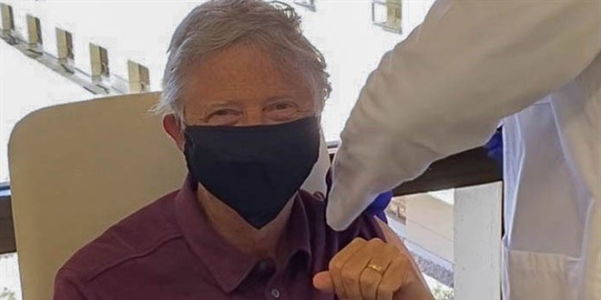 Herkese çip takacak deniyordu! Bill Gates Covid-19 aşısı yaptırdı