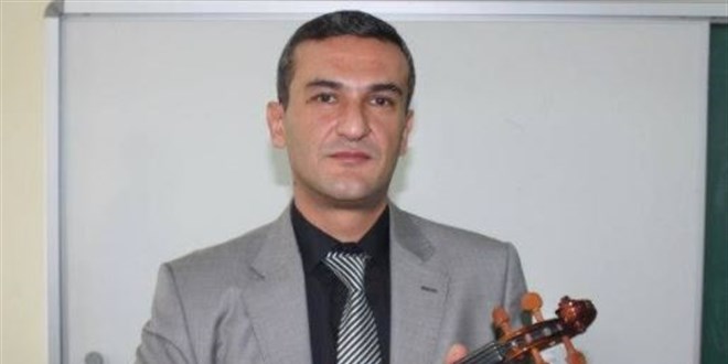Müzik öğretmeni evinde hayatını kaybetti