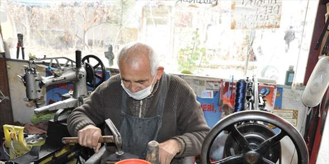 69 yıldır eski ayakkabılara 'hayat' veriyor