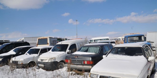 Piyasa de�eri milyonlar� bulan binlerce ara� ��r�meye terk edildi
