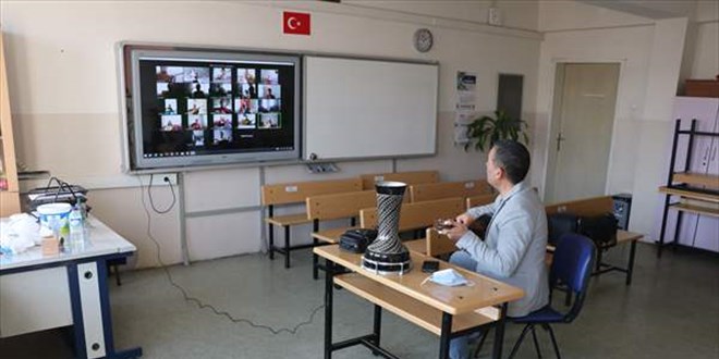 Bakan Selçuk'tan öğretmenlere: Teşekkürü hak ediyorsunuz