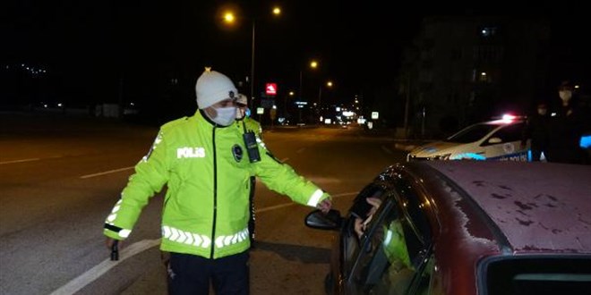 Balıkesir'de sokağa çıkma yasağına uymayan 422 kişiye para cezası