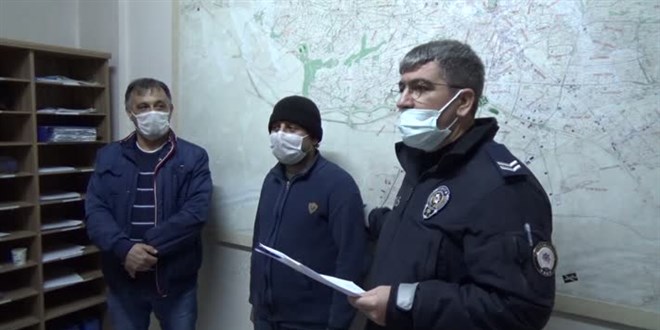 Temizlik işçisi yolda bulduğu 50 bin lirayı sahibine teslim etti