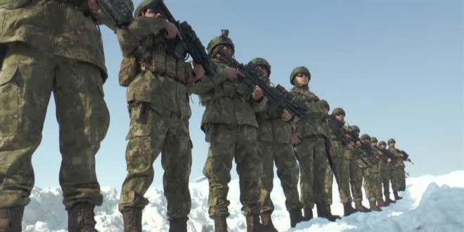 Mehmetçik yeni kamuflajlarıyla görev başında