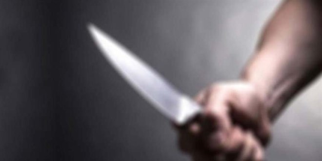 'Annemi ve üvey kardeşimi bıçakladım' diyerek polisi aradı
