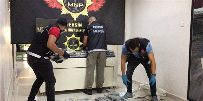 Mersin polisi uyuşturucuyla mücadelede Türkiye birincisi oldu