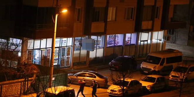 İki şüpheli tuvaletine gizlendikleri marketi soydu