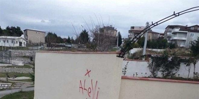 Yalova'da evlerin duvarlarına yazılan yazılarla ilgili soruşturma