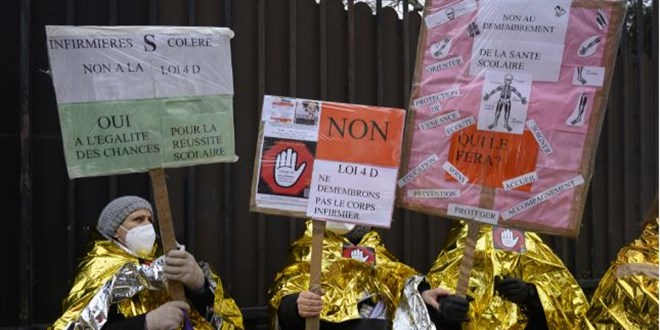 Fransa'da öğretmen ve okul hemşireleri greve gitti