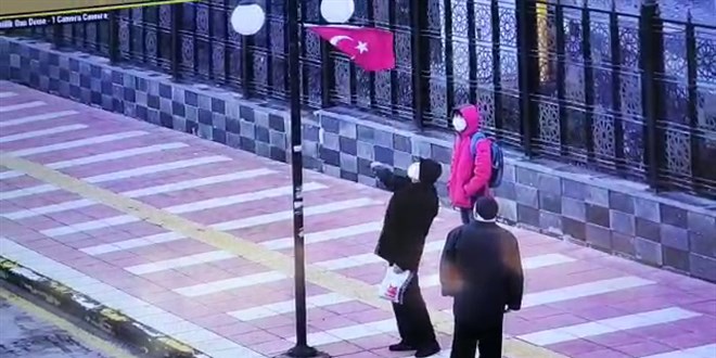 Yozgat'ta vatandaşın 'bayrak' hassasiyeti kameraya yansıdı