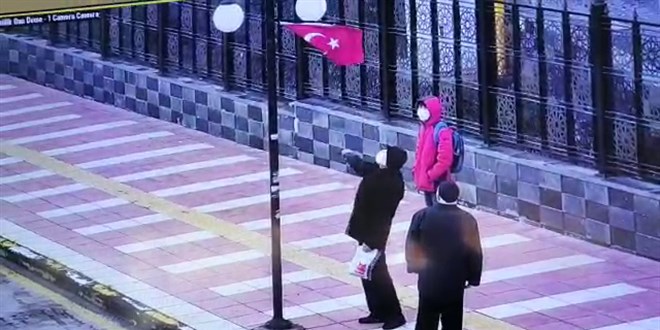 Yozgat'ta vatandan 'bayrak' hassasiyeti kameraya yansd