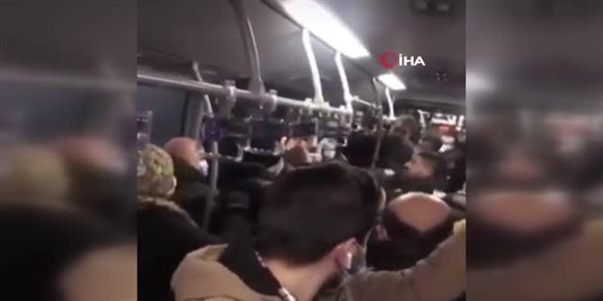 Metrob�ste tekmeli yumruklu kavga kamerada