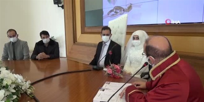 Felç kalan nişanlısını yanlız bırakmadı, sırtında taşıdı... Onunla evlendi