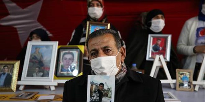 Diyarbakır annelerinin oturma eylemine bir aile daha katıldı