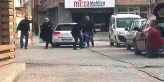 Şanlıurfa'da akrabalar taş ve sopalarla birbirilerine saldırdı