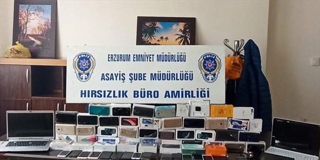 Hırsızlık yaparken sevinçleri kameraya yansıyan zanlılar iki saat sonra yakalandı