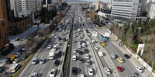 stanbul'da hafta sonu kstlamas ncesi trafik erken balad