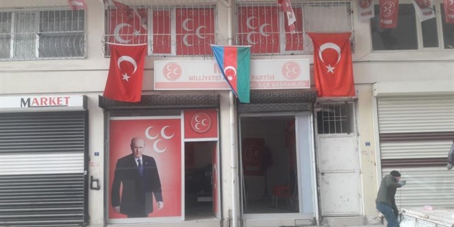 MHP Bismil �l�e Ba�kanl���na sald�r�: Camlar� k�r�p kay�plara kar��t�lar