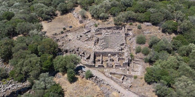ABD'li arkeologlar Manisa'da bin 500 yıllık ev keşfetti