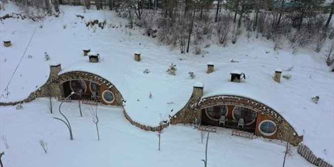 Sivas'ta kar altındaki 'Hobbit Evleri' ilgi görüyor