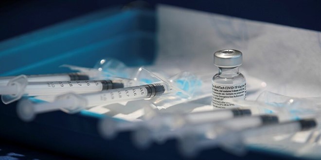 Pfizer aşısı vurulan ABD'li Kongre üyesi koronavirüse yakalandı