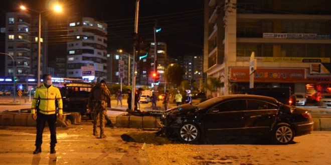Polisleri tayan zrhl ara ile otomobil arpt: 6 yaral