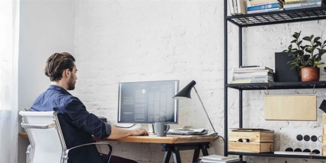 Gençler, evden çalışmayı ve online eğitimi tercih etmiyor