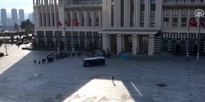 Erdoğan, kabine toplantısına sürücüsüz otobüsle gitti