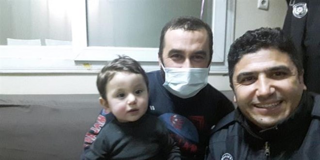 Boazna ekirdek kabuu kaan Suriyeli ocuu hastaneye polis yetitirdi