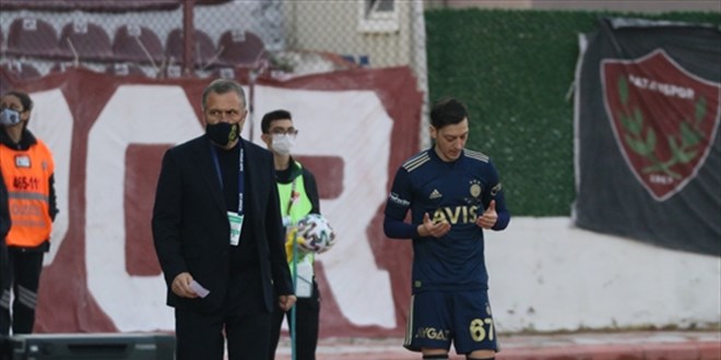 Mesut Özil, Fenerbahçe'de ilk maçına çıktı