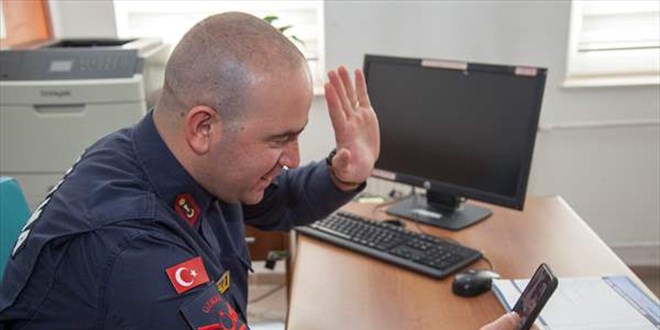 Bitlis'e atandı, Samsun'da hastaneye yetiştirdiği bebekle bağını koparmadı