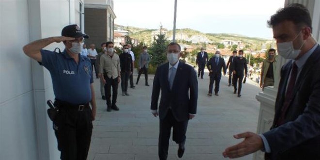 Yozgat Valisi, hastası tarafından darbedilen doktoru ziyaret etti