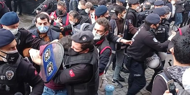 İzmir'de eylem yapan 51 kişi gözaltına alındı