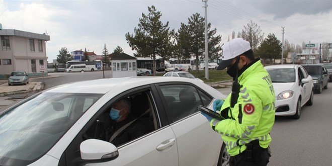 Trafik polisleri 3 gnde 31 bin 302 aracn hz ihlali yaptn tespit etti