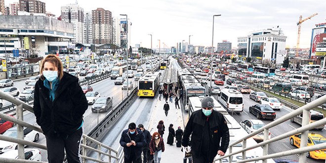 İstanbul trafiğinde 15 dakikalık yol 1 saat sürüyor