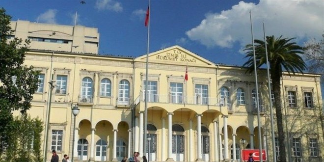 İzmir Valiliği'nden yalanlama: 'Çıplak arama' yapılmadı