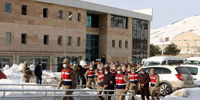Bitlis ve İstanbul'da PKK'dan 5 tutuklama