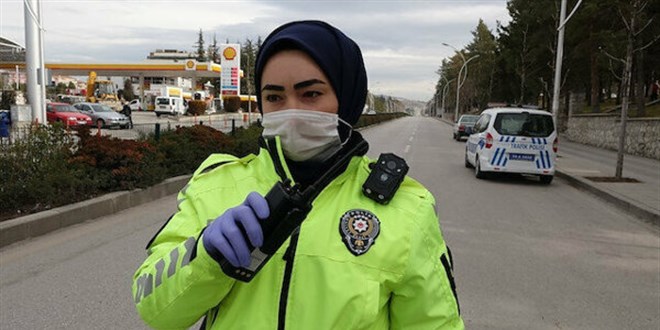 �orum'un ilk ve tek kad�n trafik polisi g�rev ba��nda
