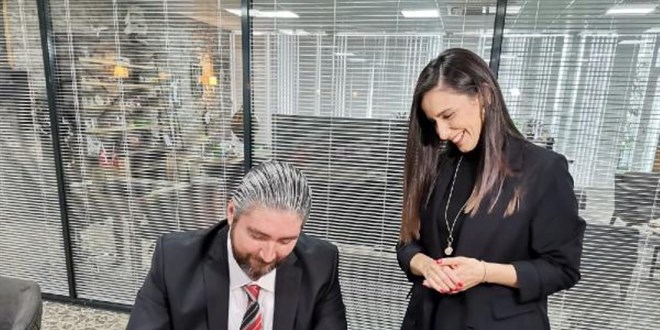 Sigaray� b�rakan �al��anlar�na y�ll�k 12 bin lira ikramiye veriyor