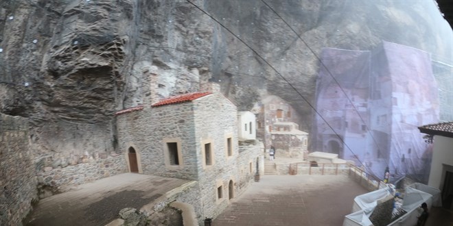 Uzun bir aranın ardından Sümela Manastırı yeniden ziyarete açıldı