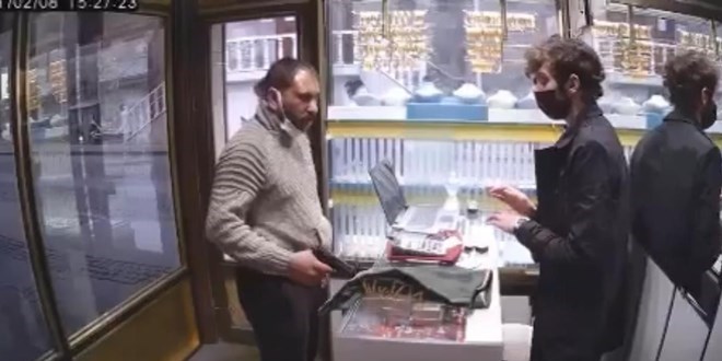 Çaldığı altınlar sahte çıktı! 'Bir daha gerçek altın koysunlar'