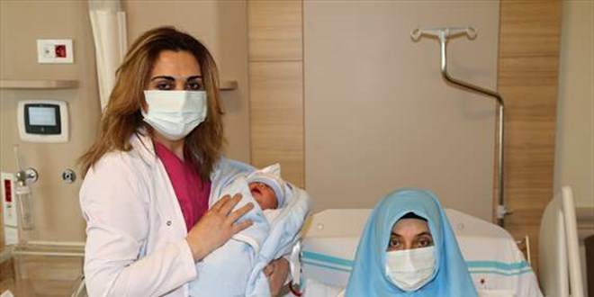 Şehir Hastanesinde suda doğan ilk bebeğe 'Ertuğrul' adı verildi