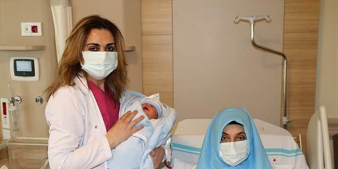 ehir Hastanesinde suda doan ilk bebee 'Erturul' ad verildi