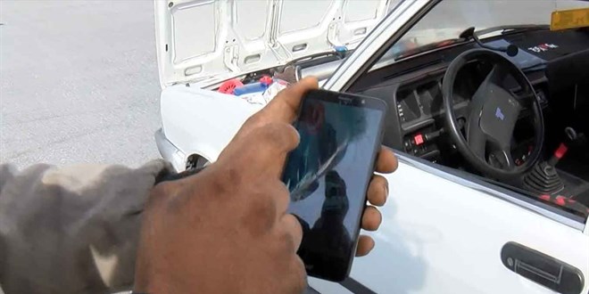 Oto tamircisi geliştirdi: Hem telefon kumandalı hem sürücüsüz