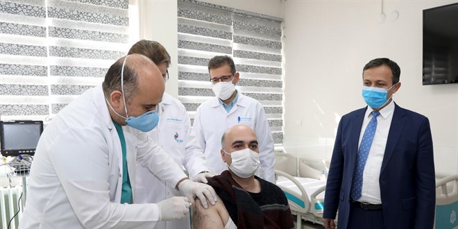 ERÜ Rektörü: Faz-2 aşamasının gönüllü dozlamasına geçtik